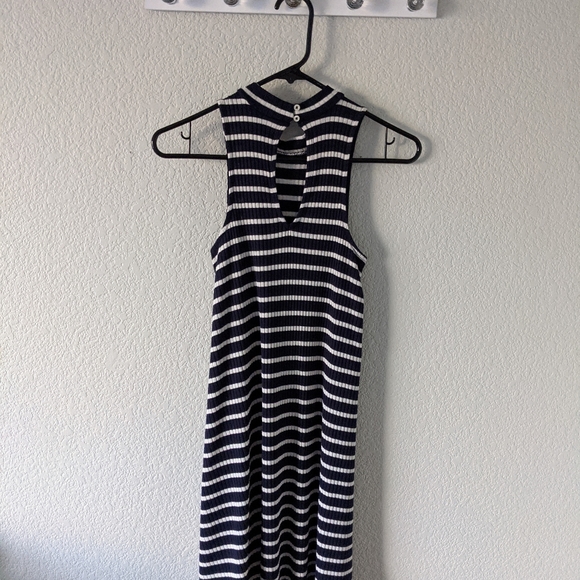 🌊 Hollister halter dress - Picture 9 of 9